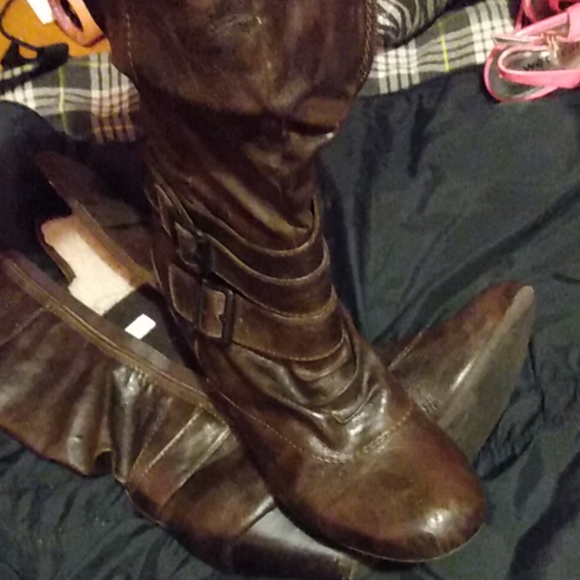 Boots - Picture 3 of 3